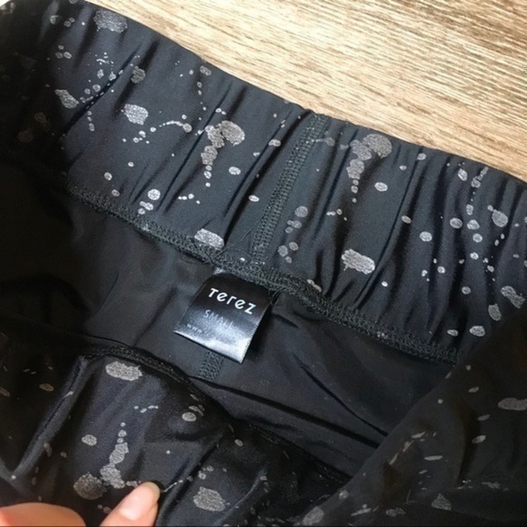 Terez Black Splatter Women’s Small Crop Leggings - Picture 3 of 4
